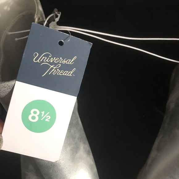 Universal Thread Malby Low Shaft Heeled Silver Boot SIZE 8.5 - Picture 9 of 9